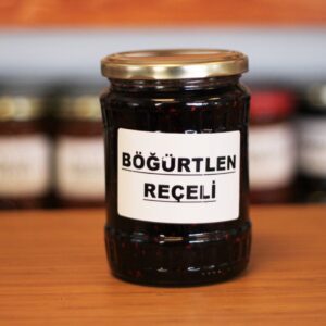 Kavanozda Böğürtlen Reçeli