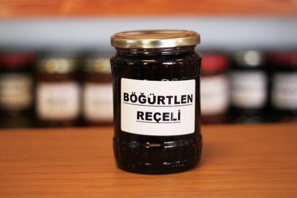 Kavanozda Böğürtlen Reçeli