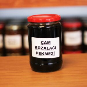 Kavanozda Çam Kozalağı Pekmezi