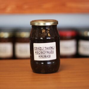 Kavanozda Cevizli Tahinli Keçiboynuzu Kreması