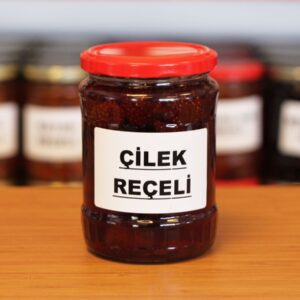 Kavanozda Çilek Reçeli