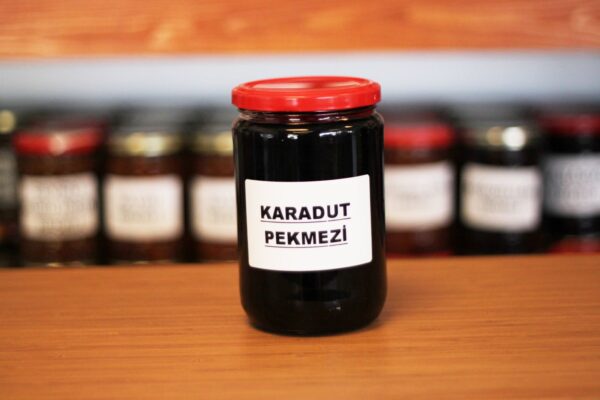 Kavanozda Karadut Pekmezi