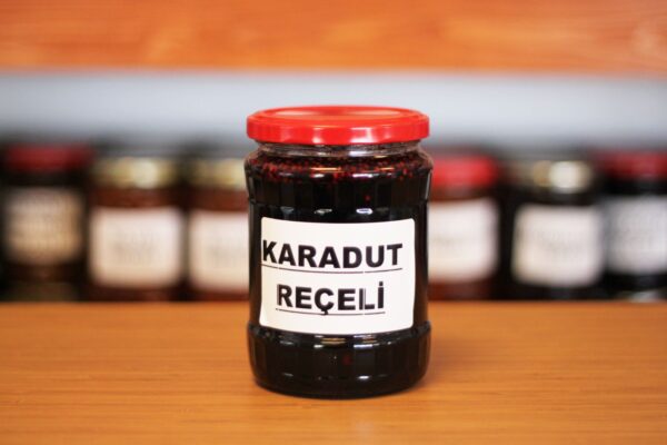Kavanozda Karadut Reçeli