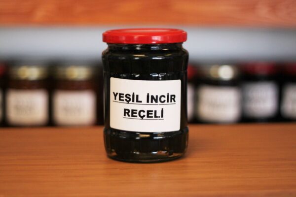 Kavanozda Yeşil İncir Reçeli