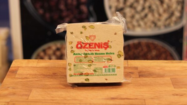 Özeniş Antep Fıstıklı Kesme Helva